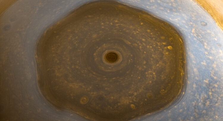 hexagon na Saturnu