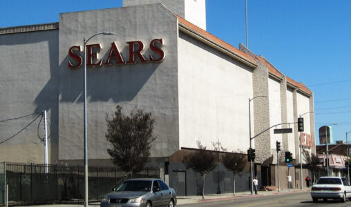 Sears v Hollywoodu