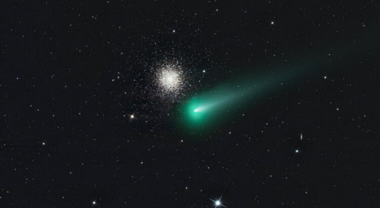 Kometa Leonard s hvězdokupou M3
