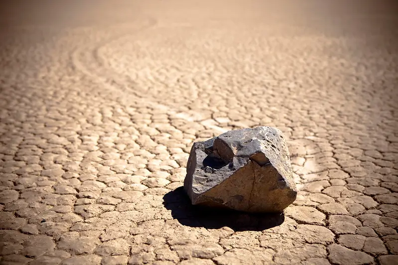 Putující kameny v Údolí smrti