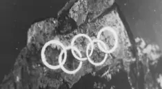 Promítání olympijských kruhů během zahájení her