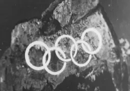 Promítání olympijských kruhů během zahájení her