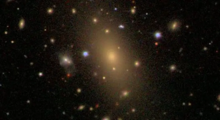 Galaxie IC 1101