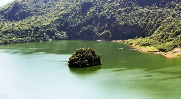 Jezero Taal s ostrovem